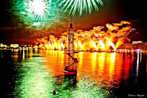 feu artifice jaune et vert