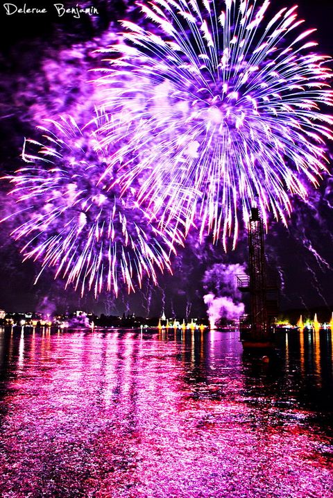 feu artifice éblouissant violet