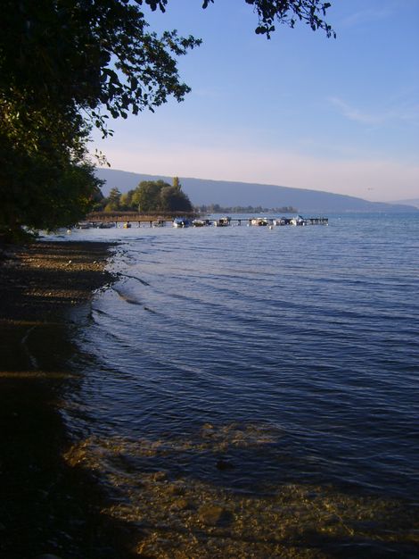 Lac vu depuis la plage de Duingt