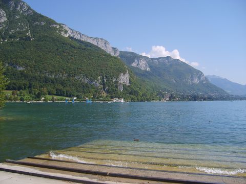 Lac Annecy vue sur Mont Veyrier et Tournette