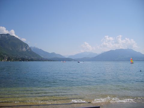 Lac Annecy vue sur Talloires, Duingt et Menthon