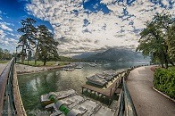 Le lac d'Annecy au pont des Amours