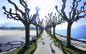 Promenade de l'esplanade du lac à Aix-les-Bains