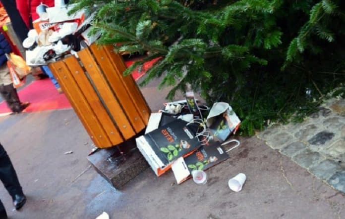 Poubelle pleine à Annecy