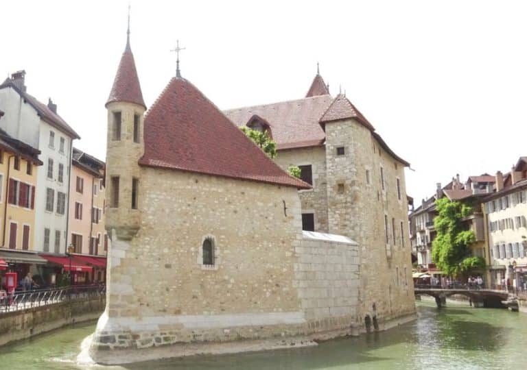 Visit the Palais de l'Isle museum in Annecy