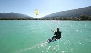 Kitesurf sur le lac d'Annecy