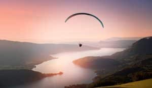 Parapente sur le lac d'Annecy