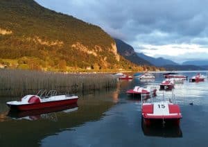 Pédalos sur le lac d'Annecy