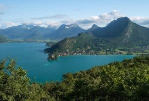 Le lac d'Annecy, baignade et activités