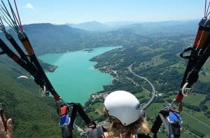 Survol en parapente du lac d'Aiguebelette