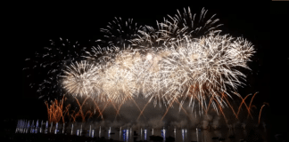 Fête du lac feux d'artifice lac Annecy