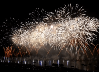 Fête du lac feux d'artifice lac Annecy