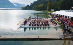 dragon boat alignés à Annecy