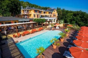 vue sur la piscine des trésoms annecy