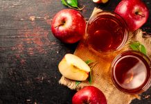 jus de pomme dans un verre