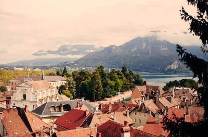 Annecy et son lac vus depuis le Château