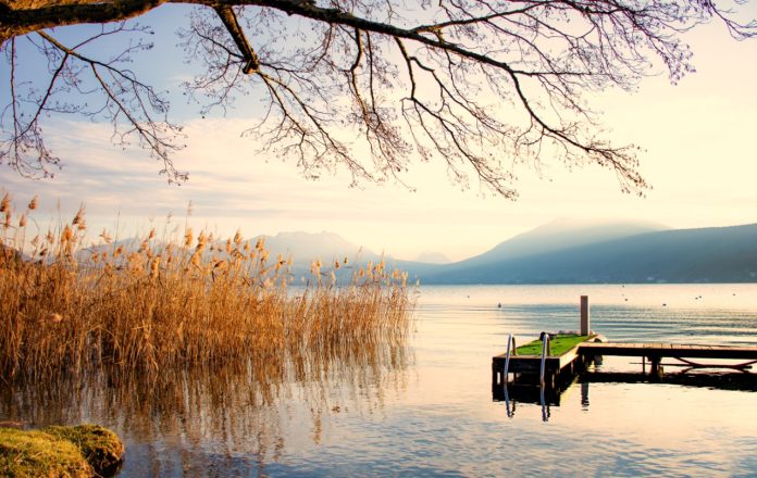 lac annecy au matin