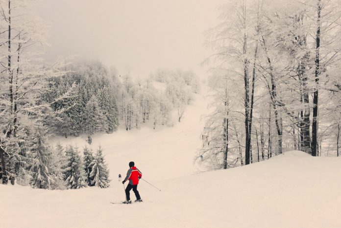 skieur débutant sur une piste