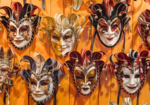 Fashion histoire : zoom sur les déguisements du Carnaval de Venise :  Tendances - Orange