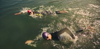 nage d'un triathlon