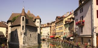 Vieille ville Annecy et palais de l'isle