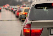 bouchons et pluie en ville