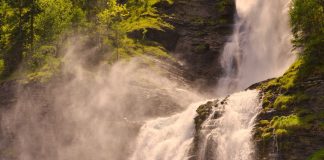 cascade du rouget sixt fer à cheval