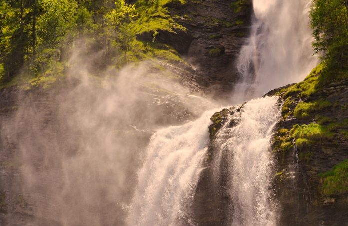 cascade du rouget sixt fer à cheval