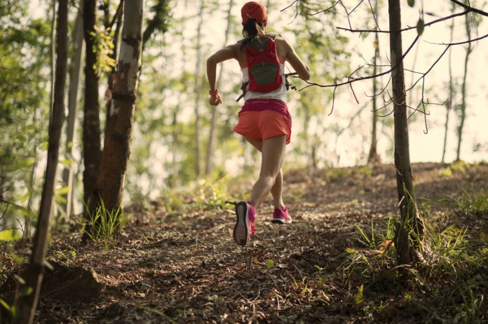 femme qui fait du trail