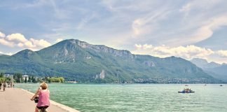 lac annecy paquier vélos et pédalos