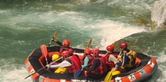 descente en rafting à proximité d'Annecy