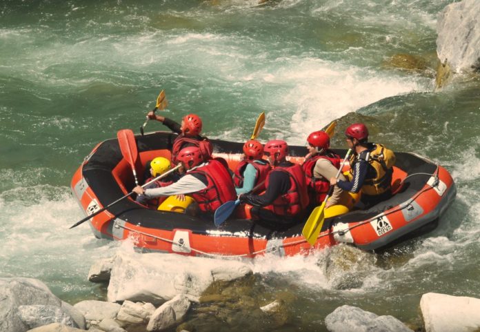 descente en rafting à proximité d'Annecy