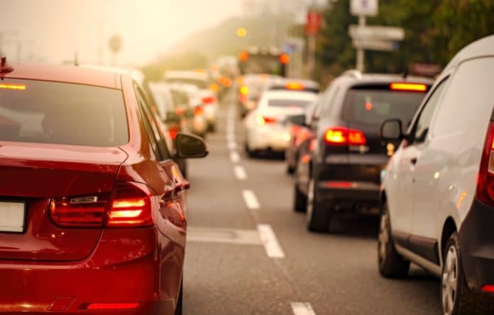 embouteillage voitures ville