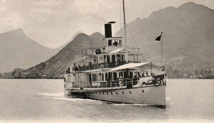 france sur le lac d'Annecy