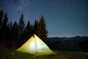 Tente bivouac observation étoiles filantes