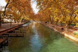 Nature lac d'Annecy en automne