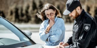 Un policier a infligé une amende pour avoir passer la douanes sans avoie déclarer sa voiture après l'avoir acheté en Suisse