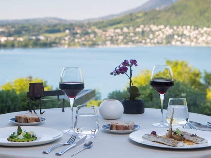 Les hôtels avec des restaurants exceptionnels autour du lac d’Annecy