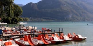 Louer un pédalo sur le Lac d'Annecy