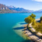 Vue aérienne du lac d’Annecy