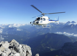 Vol en hélicoptère ou parapente : quelle expérience choisir pour découvrir Annecy d’en haut ? Vol en hélicoptère Haute-Savoie