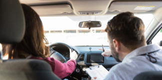 Elève lors de l'examen du permis de conduire