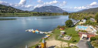 Léman, Bourget, Aiguebelette… Ces campings les pieds dans l’eau à tester près d’Annecy ! Campings Savoie