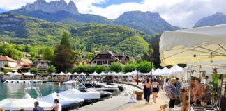 Les plus beaux marchés de créateurs à découvrir autour du lac d’Annecy cet été ! Marché des créateurs lac d'Annecy 2026
